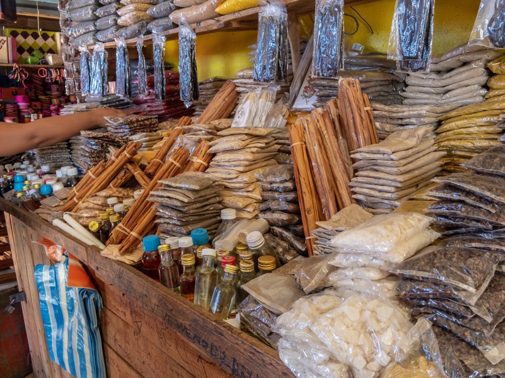 Cinnamon, pepper, vanilla, and more (Tamatave)