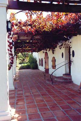 This is the Fairview winery. We recommend to everyone to go there, mainly for the delicious cheese (my favourites: White Rock, Vat No.3, and Chevin Plain).